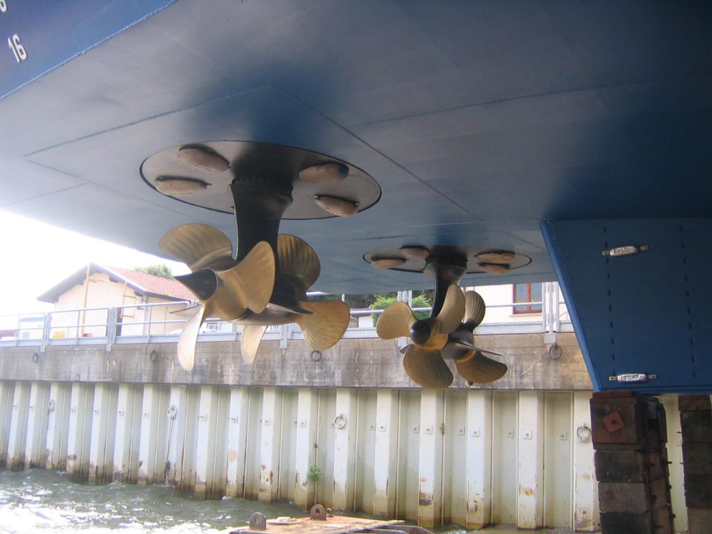 Hull loading in the shipyard