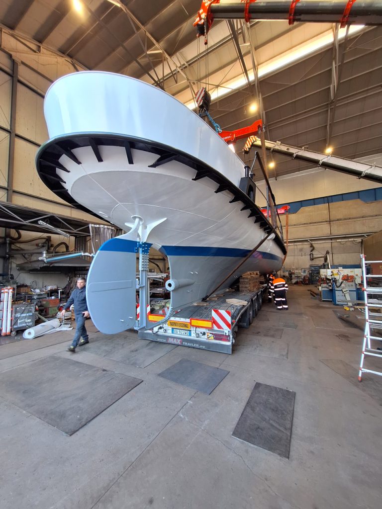 Hull loading in the shipyard