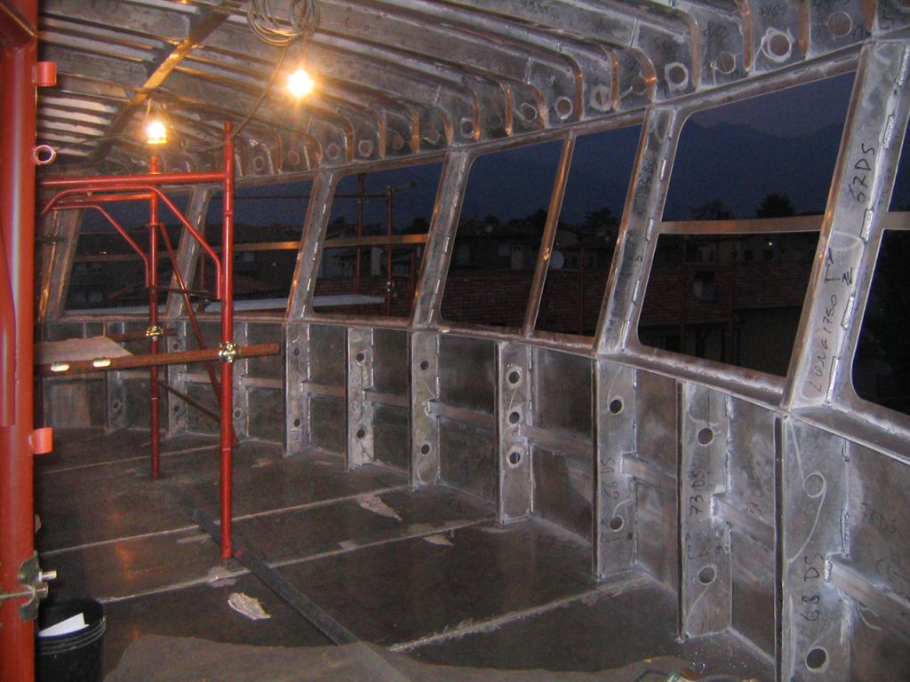Construction of the command bridge in aluminum alloy