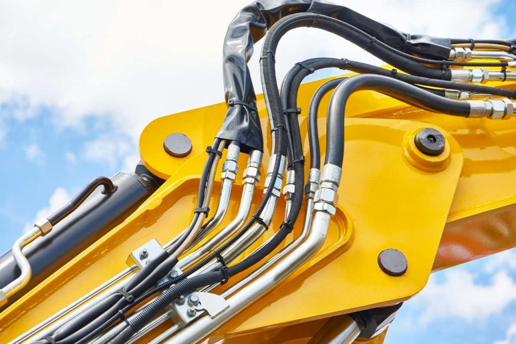 Hydraulic flexible hoses on operating machinery